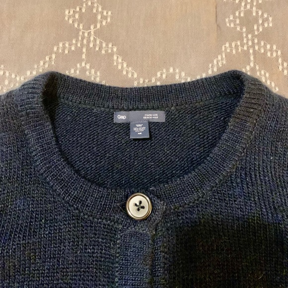 New no tags GAP wool cardigan - Picture 2 of 5